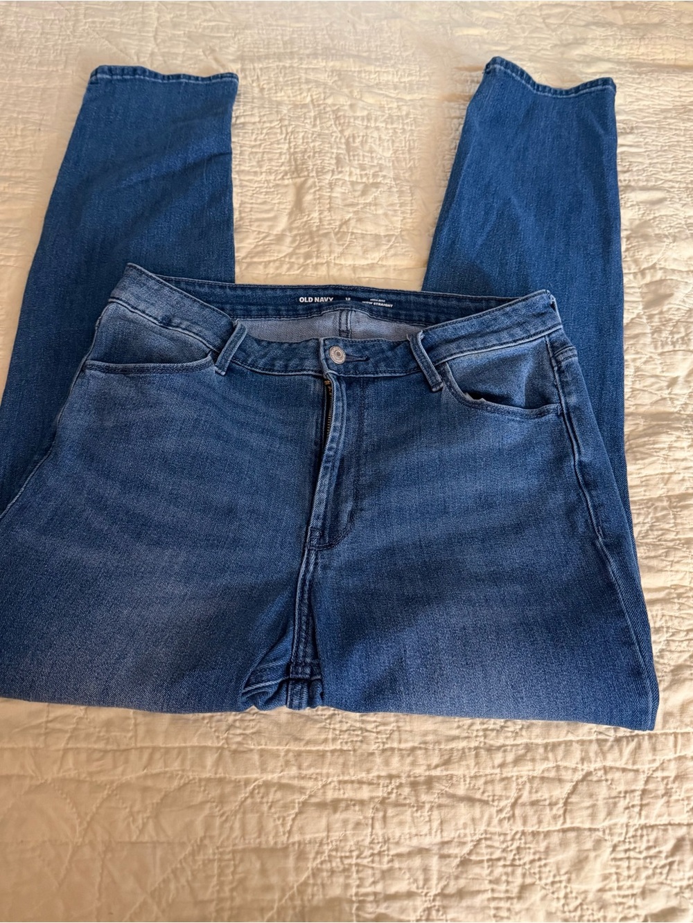 Old Navy Women's Straight Leg Jeans in Dark Blue Wash - Picture 3 of 4